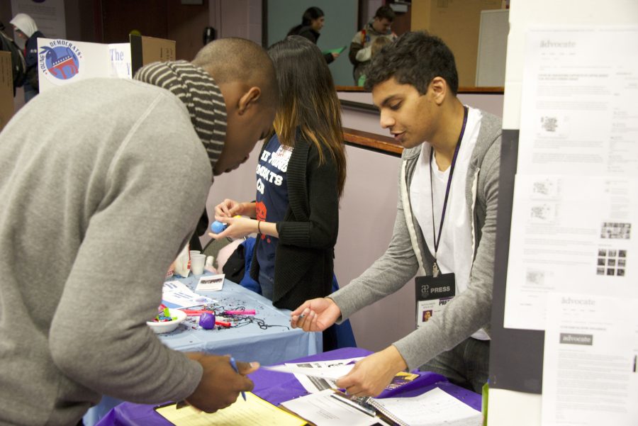 Alex Mallet from The Advocate helps prospective members sign in. (Photo Credit: Adrilenzo Cassoma)