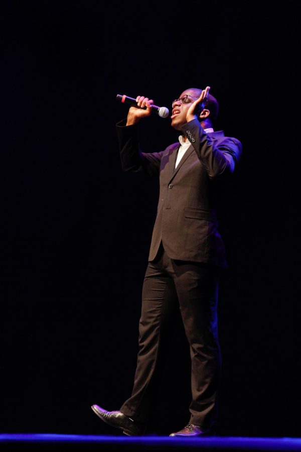 Ibeawuchi Aakalegrae Singing a Cover of Count on It. (Photo Credit: Kim Kabigting)