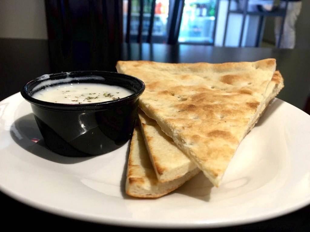 Pita bread and Tzatziki sauce (photo: Jarata Jaffa)