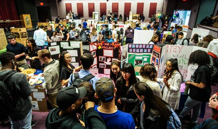 Students flooding the theatre arts building to  sign up for clubs on campus. (photo: Cat Clymer)