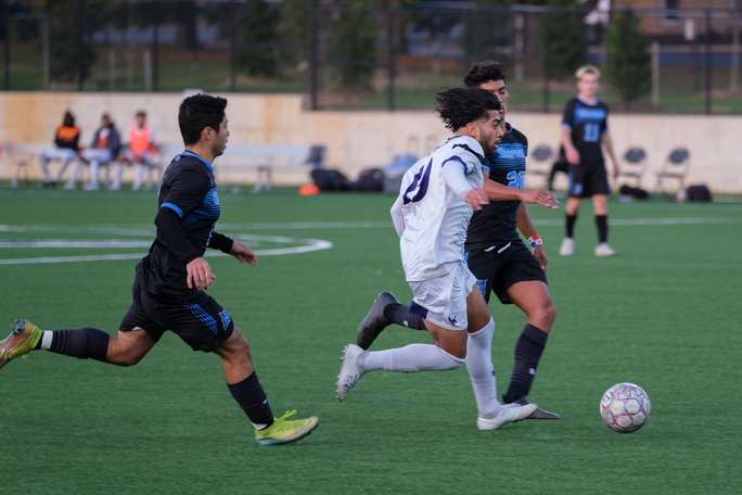 Montgomery+College+Midfielder+Wilmer+Escobar+Jr.+sets+up+the+Raptors+attack+in+Saturdays+2-1+loss+in+the+2021+NJCAA+D1+East+championship+match.+Photo+by+Michael+Hyman.