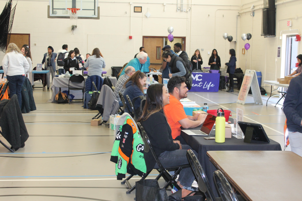 Navigation to Story: Volunteer Fair at Montgomery College Provides Students Community Service Opportunities.